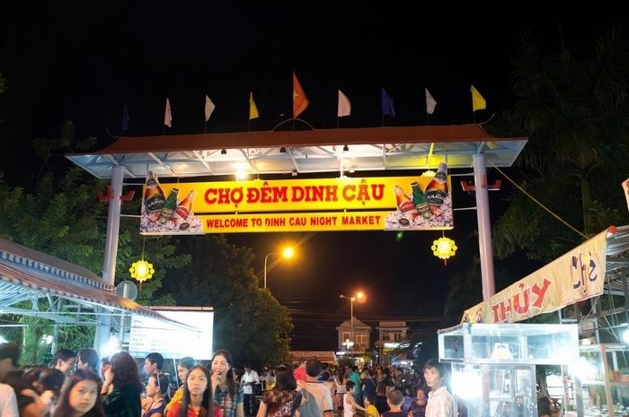 Exploring cuisine paradise in Dinh Cau night market in Phu Quoc 