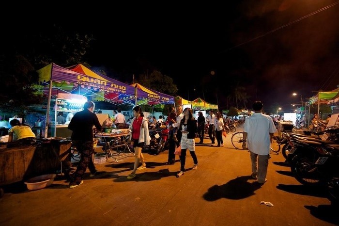 Exploring cuisine paradise in Dinh Cau night market in Phu Quoc 