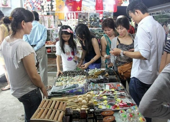 Exploring cuisine paradise in Dinh Cau night market in Phu Quoc 