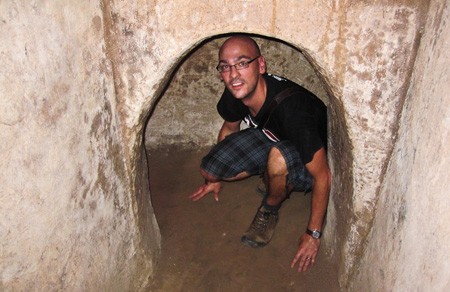 underground Cu chi tunnel