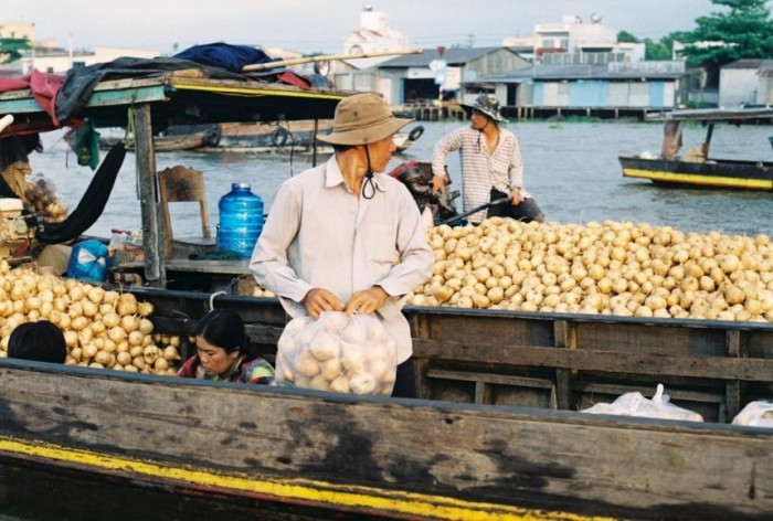 Cai Rang floating market 