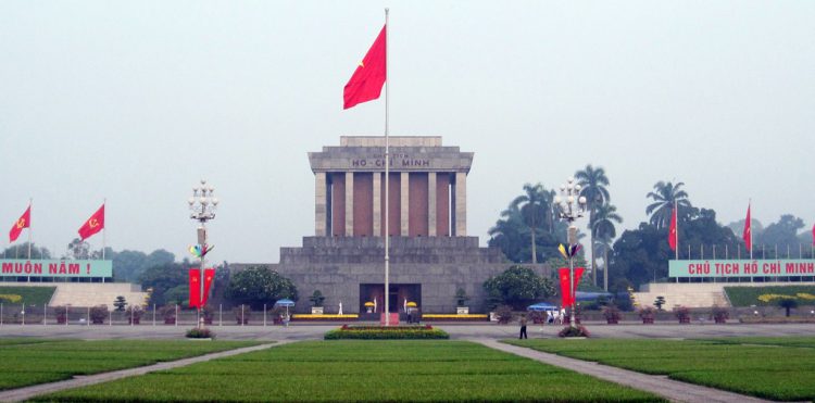 Tham quan các danh lam thắng cảnh nổi tiếng ở Hà Nội trong ngày