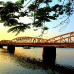 Đến Huế thì mình tham quan ở những nơi nào?