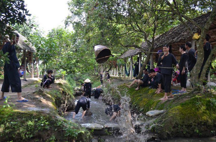 Tour Tát mương bắt cá tại khu du lịch sinh thái Vinh Sang